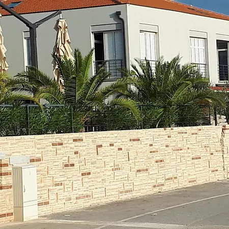 Direkt Am Liegendes Mit Garten By Interhome Μεντουλίν