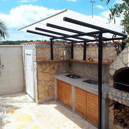 Direkt Am Liegendes Mit Garten By Interhome * Medulin
