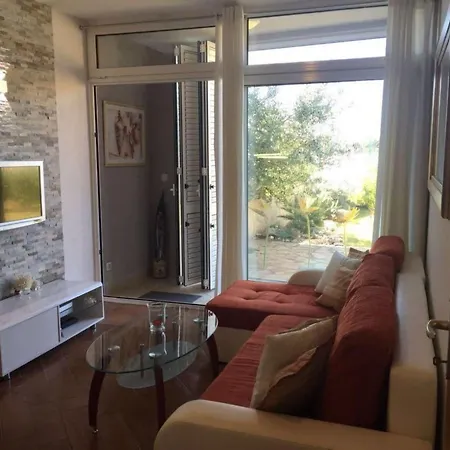 Apartment Direkt Am Liegendes Mit Garten By Interhome Medulin